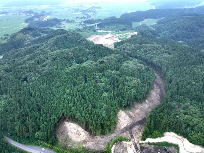 南側よりアクセス道路部分