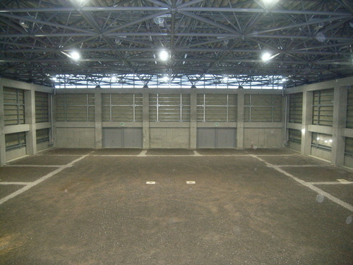 写真:屋根付きグラウンド内装工事