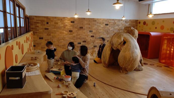 写真：鳥海山木のおもちゃ美術館館内（ハイハイひろば）