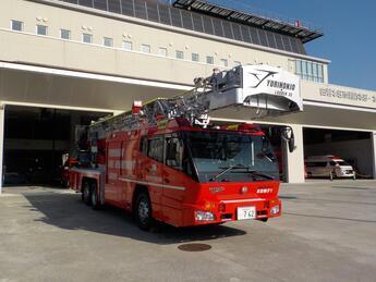 写真：先端屈折梯子付消防ポンプ自動車