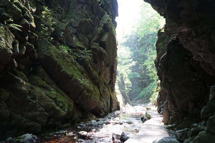 写真：石沢大滝と屏風岩