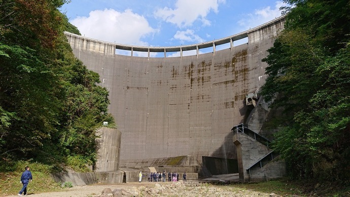 写真:鳴子ダム視察風景2