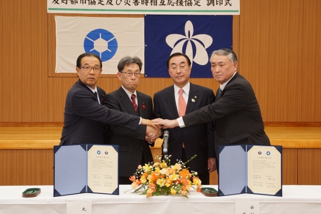写真:調印式