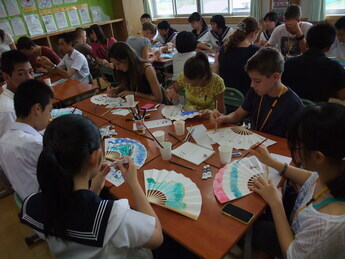 写真:矢島中学校にて中学校体験