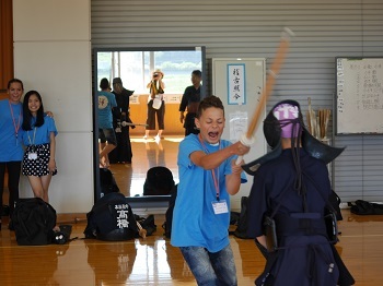 写真:本荘東中学校で剣道体験