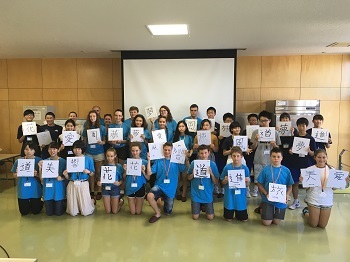 写真:本荘東中学校で習字体験