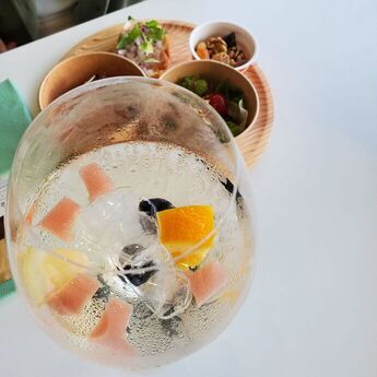 Bar Terminal さんの 冷たーいオシャレなDrinkと 色鮮やかな美味しいFOOD