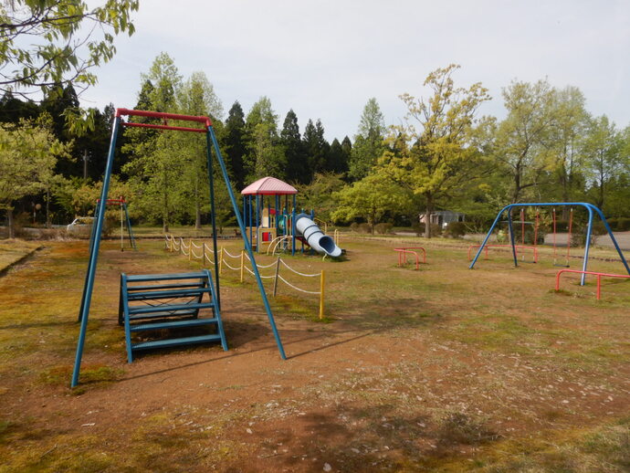 由利緑地公園遊具