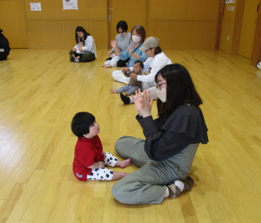写真、リズムでふれあいあそび