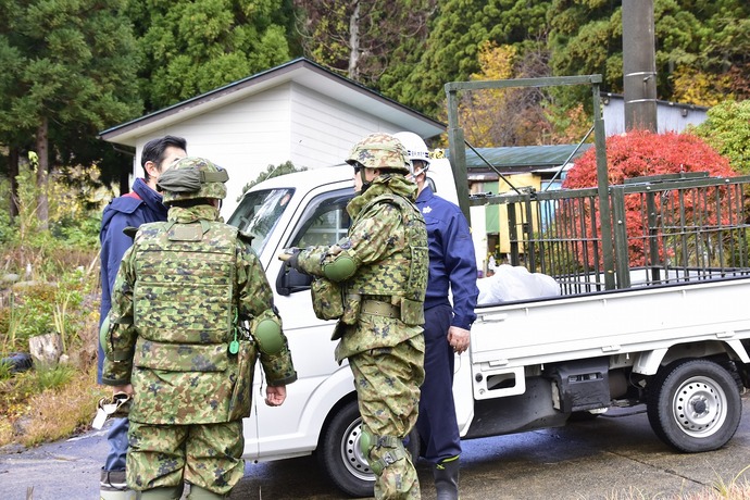 箱罠設置の様子