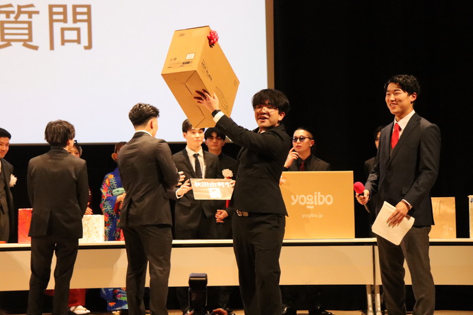 抽選会の当選者の様子