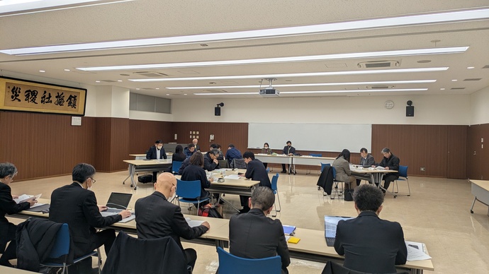 本荘東小学校開校準備委員会の会議風景