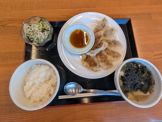 手作り餃子・韓国のりのスープ・切り干し大根の酢の物