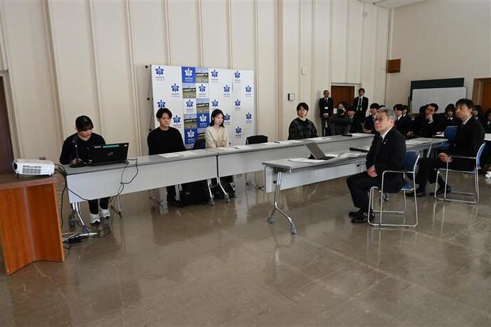 市民アンケート分析結果の報告の様子