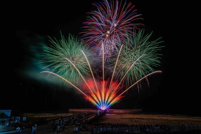 日本海洋上花火大会