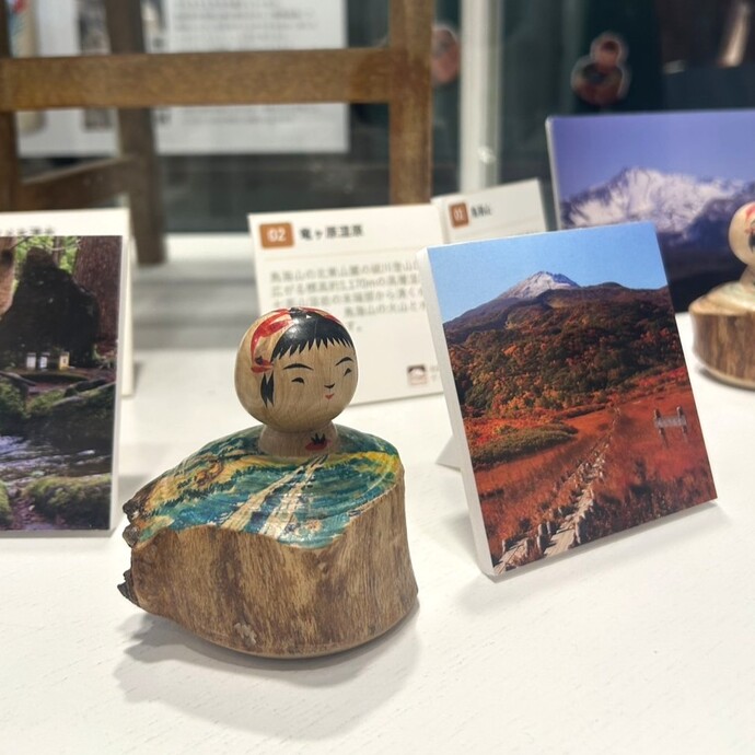 画像：竜ヶ原湿原モチーフ本荘こけし