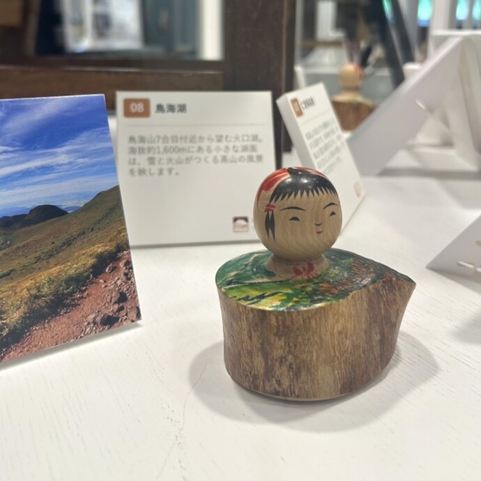 画像：鳥海湖モチーフ本荘こけし