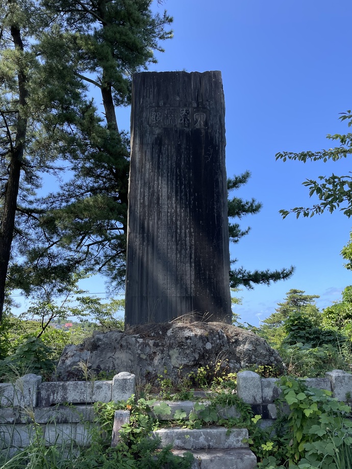 写真：戊辰勤王碑