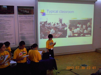 写真：学校訪問での発表会
